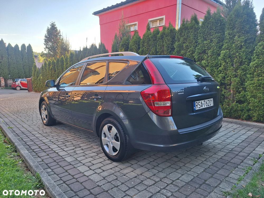 Kia Ceed - 4