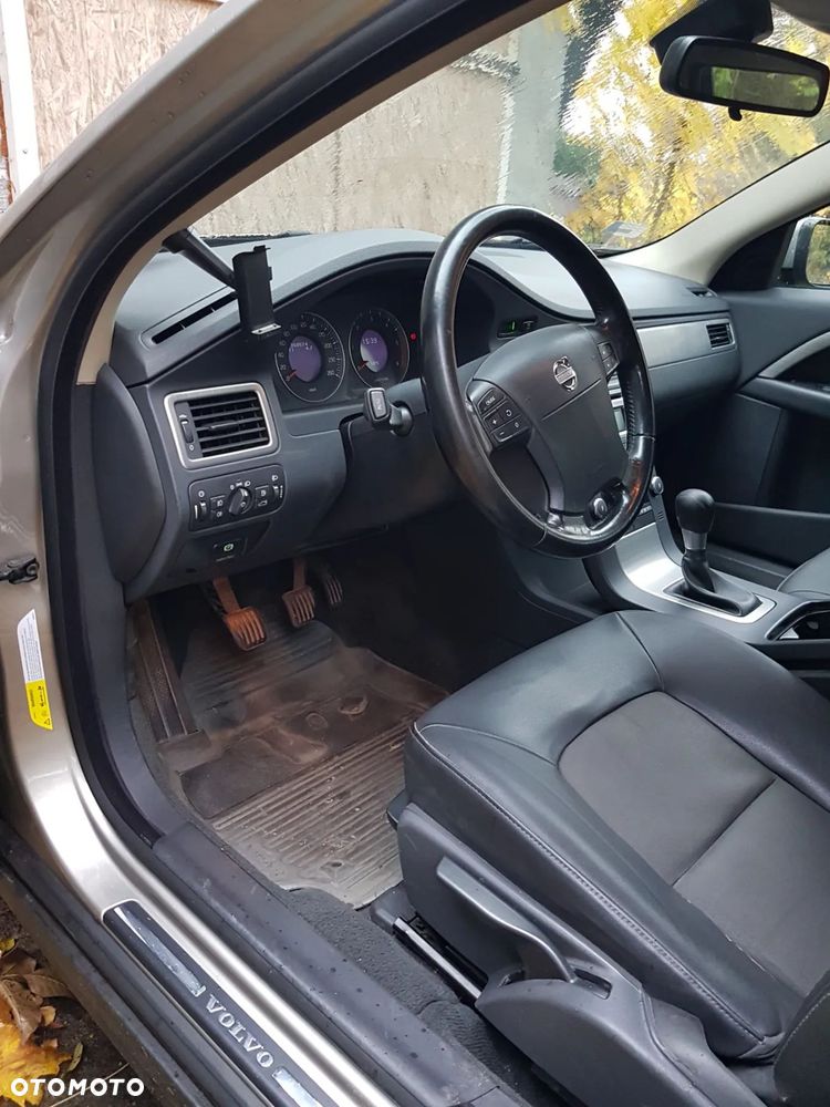 Volvo V70 2.0D Momentum - 9