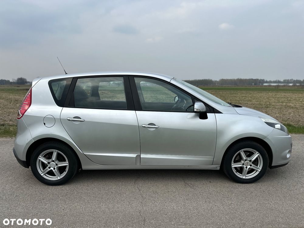 Renault Scenic 1.6 16V 110 Expression - 9
