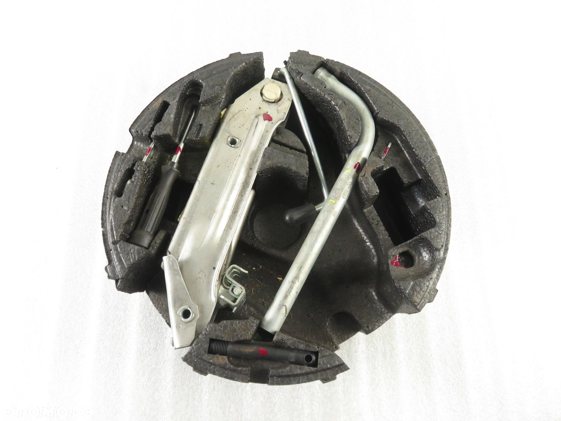 ZESTAW KOŁA ZAPASOWEGO AUDI A4 B5 8L0012109 8L0011031A 8N0012219 - 9