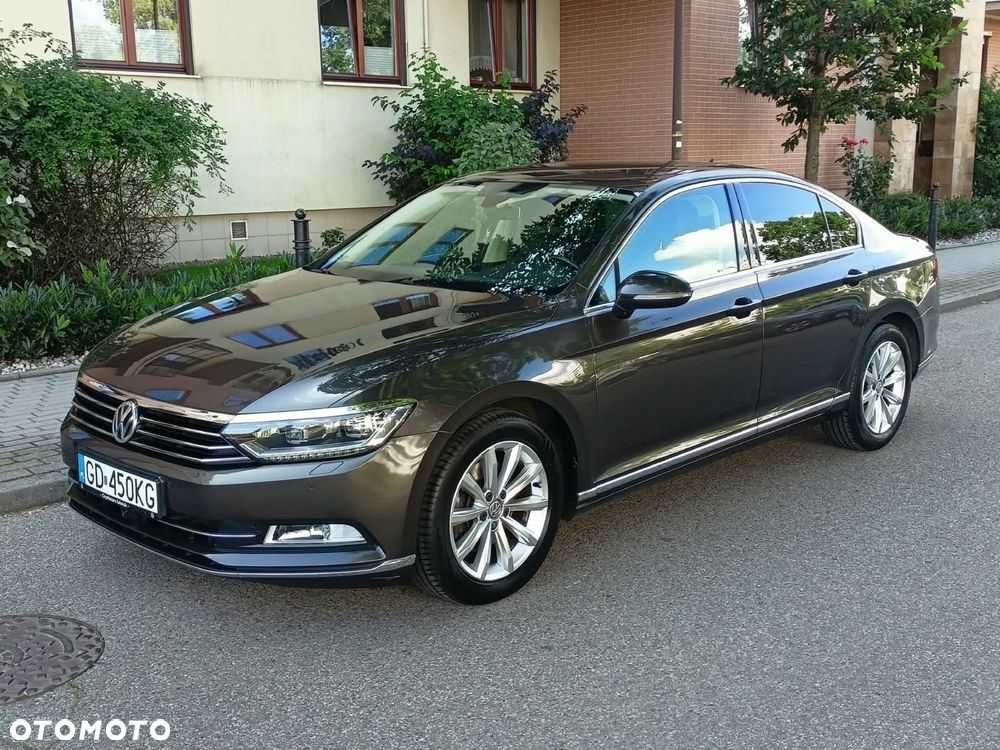 Volkswagen Passat - 1