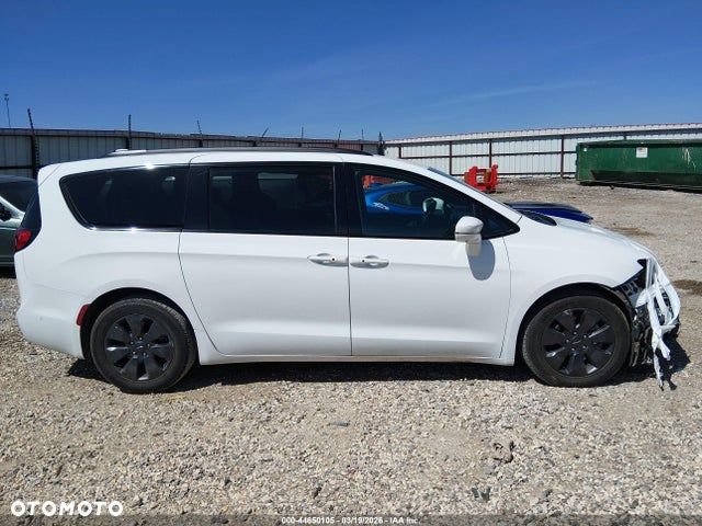 Chrysler Pacifica - 10