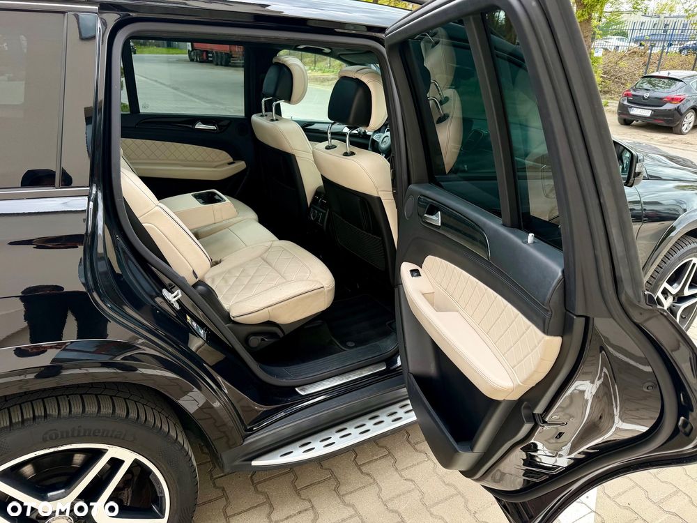 Mercedes-Benz GLS - 33