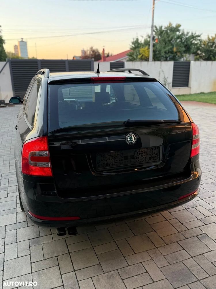 Skoda Octavia Combi 2.0 TFSI RS - 10