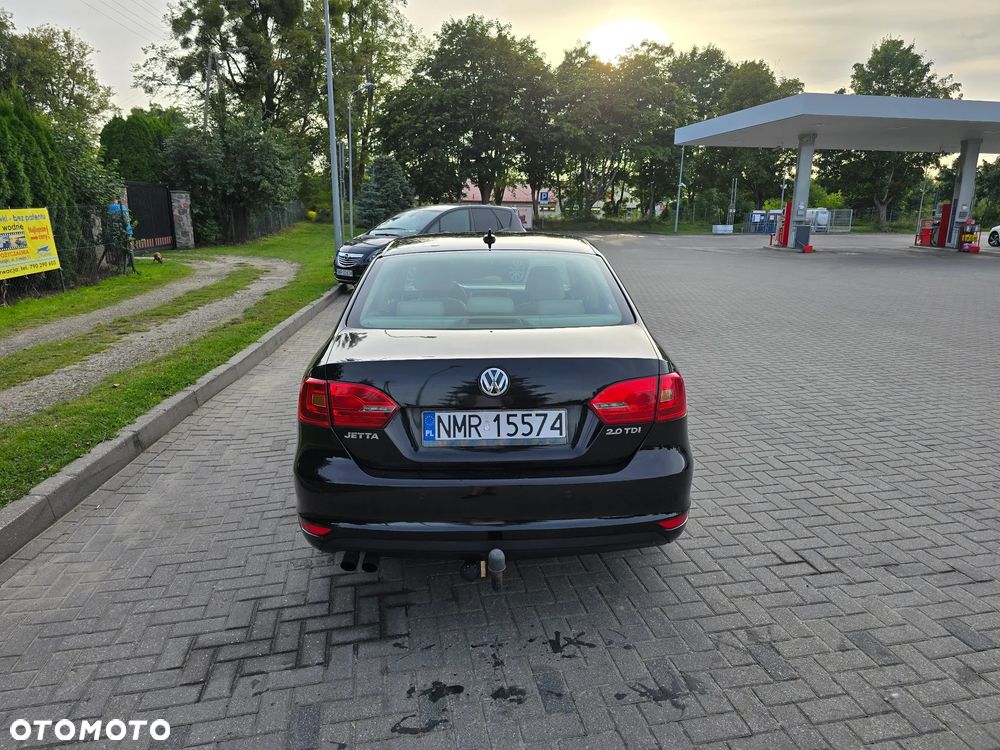 Volkswagen Jetta 2.0 TDI Highline DSG - 6