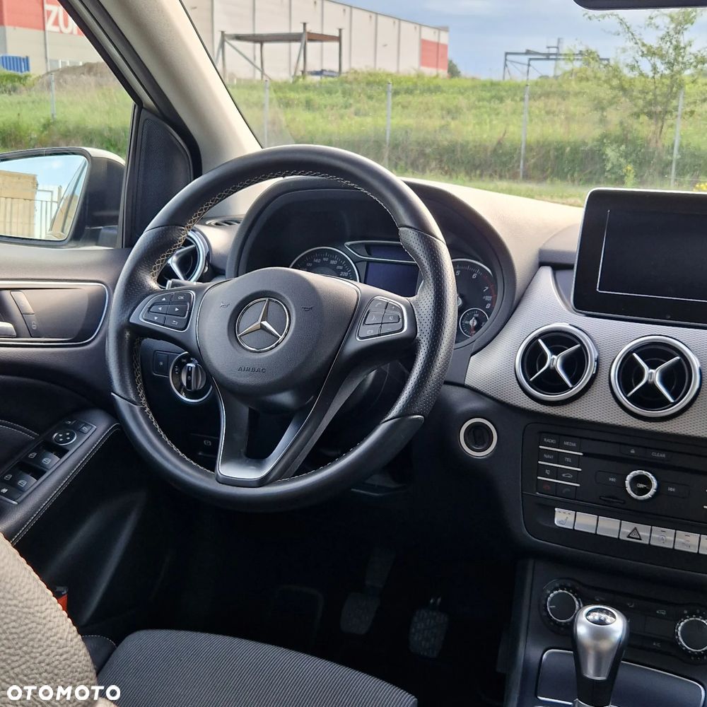 Mercedes-Benz Klasa B 180 UrbanStyle Edition - 18