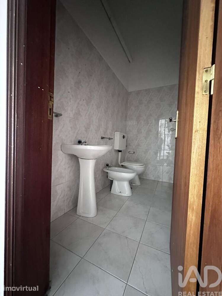 Loja / Estabelecimento Comercial em Lamego (Almacave e Sé) de 157,00 m - Grande imagem: 5/5