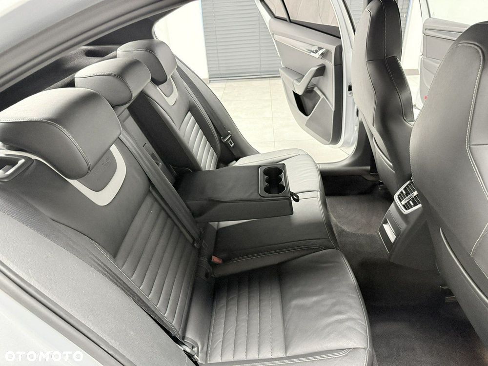 Skoda Octavia 2.0 TDI RS - 38