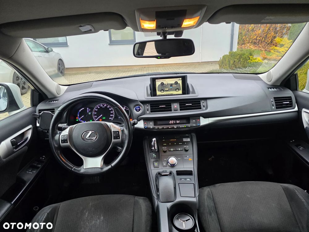 Lexus CT - 12
