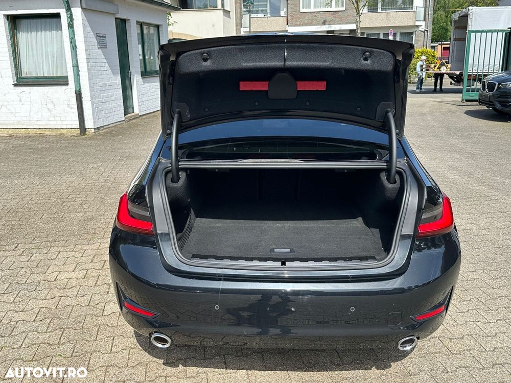 BMW Seria 3 330e Aut. Sport Line - 14