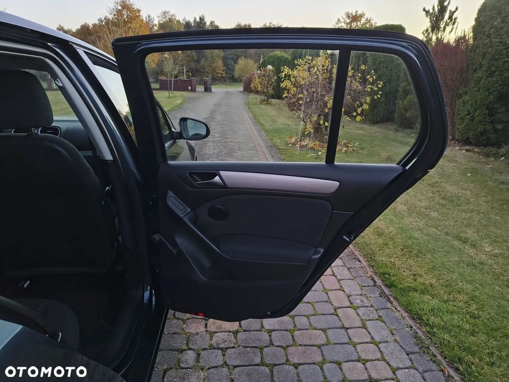 Volkswagen Golf 1.6 TDI BlueMotion Technology Cup - 16