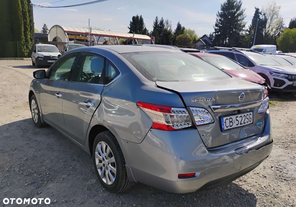 Nissan Sentra - 5