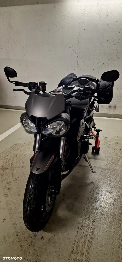 Triumph Street Triple - 13