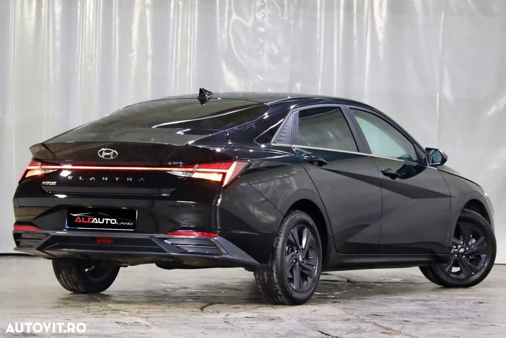 Hyundai Elantra - 2