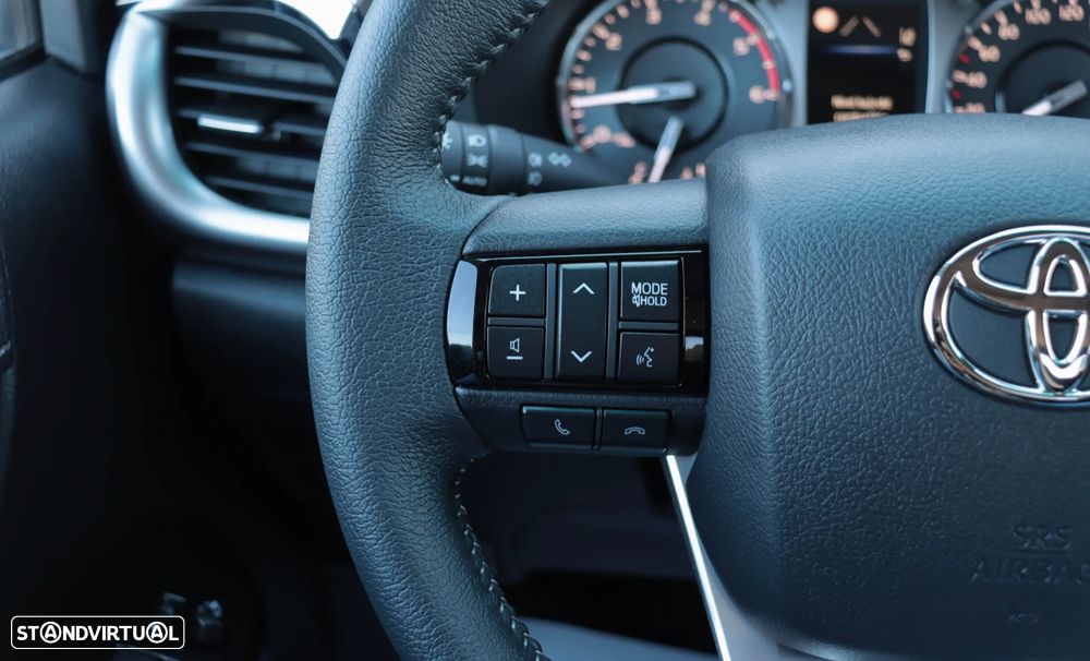 Toyota Hilux 2.4 D-4D 4WD CD CH Aut. - 24