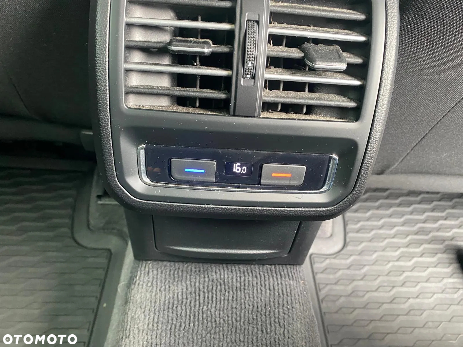 Volkswagen Passat 1.6 TDI BMT Comfortline - 11