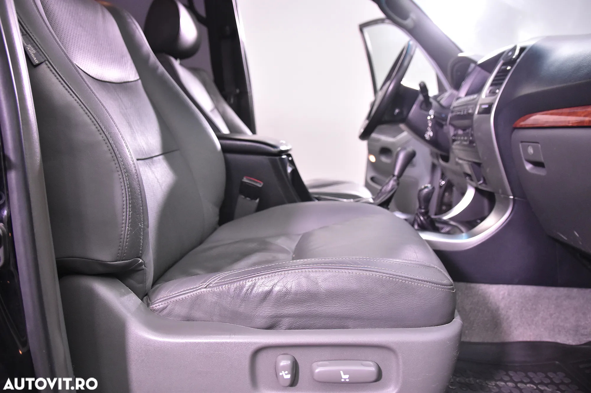 Toyota Land Cruiser 3.0 TD-4D Aut VX - 11