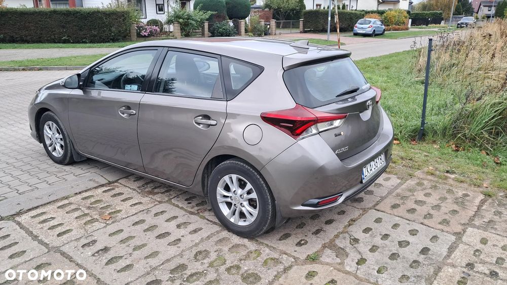Toyota Auris 2016 photo 2