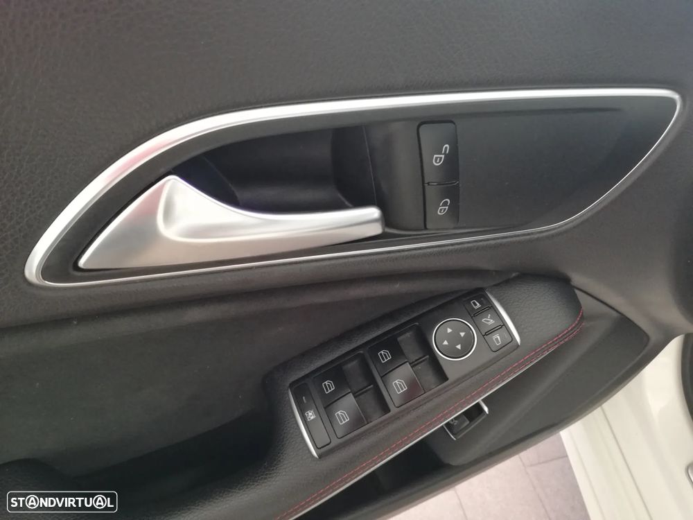 Mercedes-Benz CLA 220 Shooting Brake d 4Matic 7G-DCT AMG Line - 17