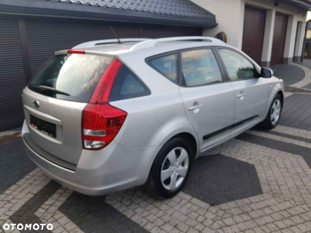Kia Ceed - 8