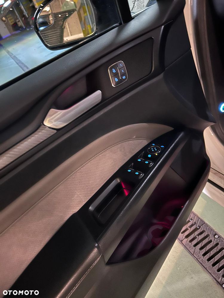 Ford Fusion - 18