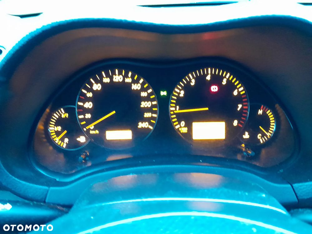 Toyota Avensis 1.8 VVT-i Luna - 14