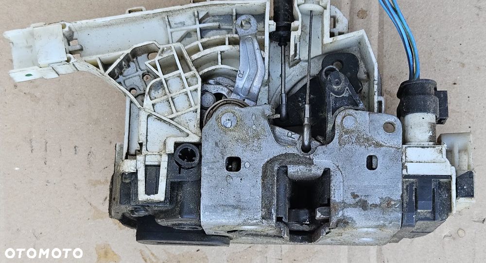 VW Crafter Mercedes Sprinter W906 zamek drzwi bocznych tył tylny A9067304335 A9067400835 - 6