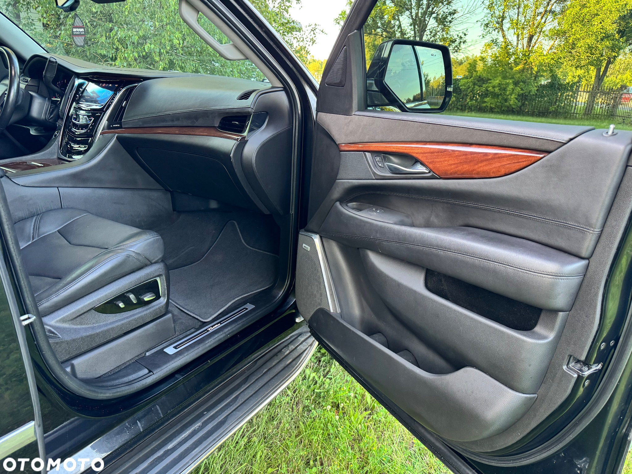 Cadillac Escalade 6.2 V8 AWD AT Premium - 35