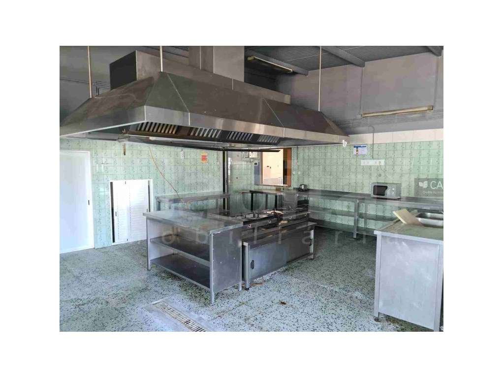 Excelente Oportunidade de Investimento - Imóvel com 3 Utilizações - Grande imagem: 2/9