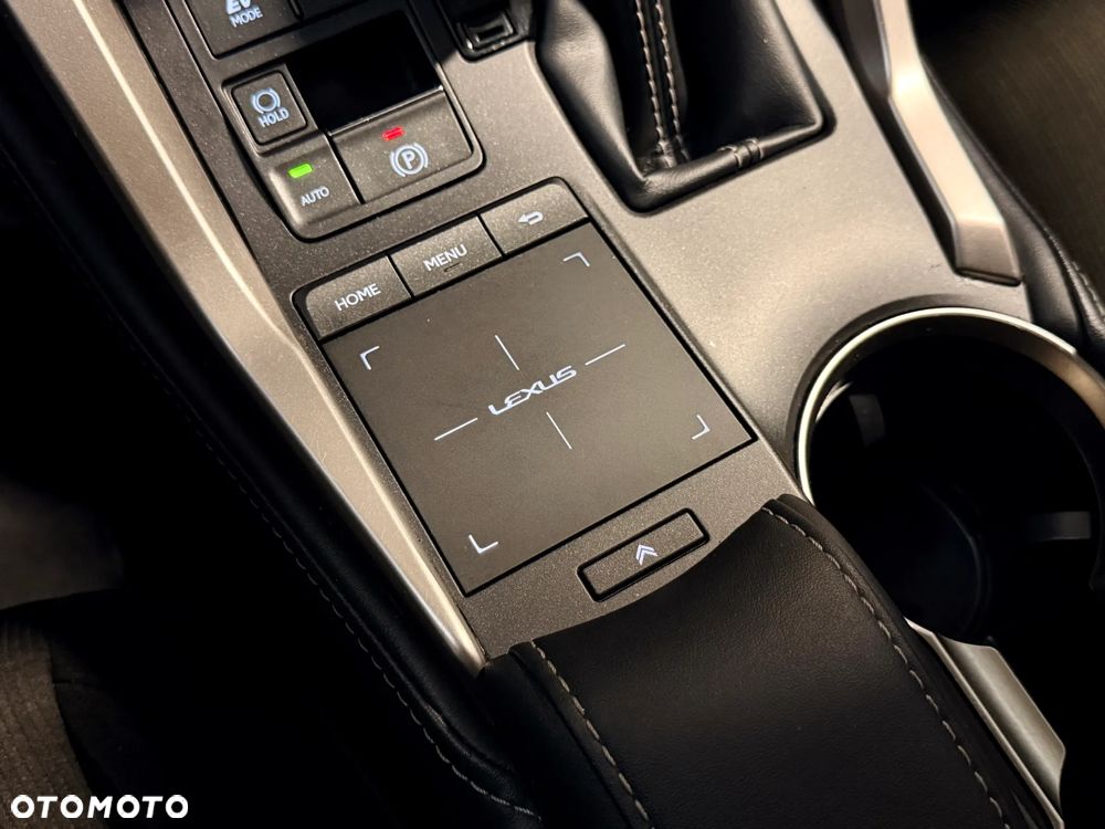 Lexus NX 300h Business Edition AWD - 13