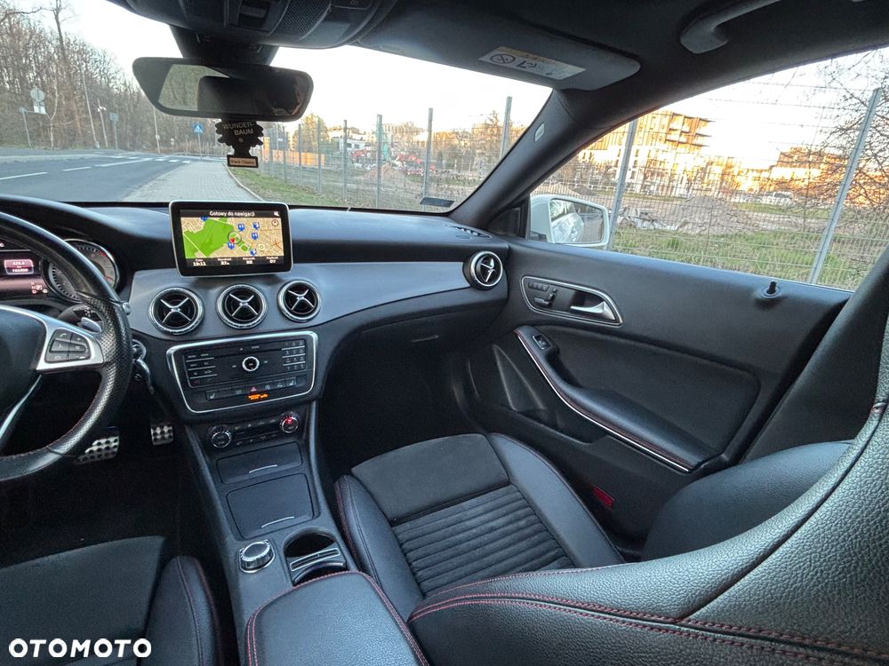 Mercedes-Benz CLA 250 4-Matic AMG Line - 23