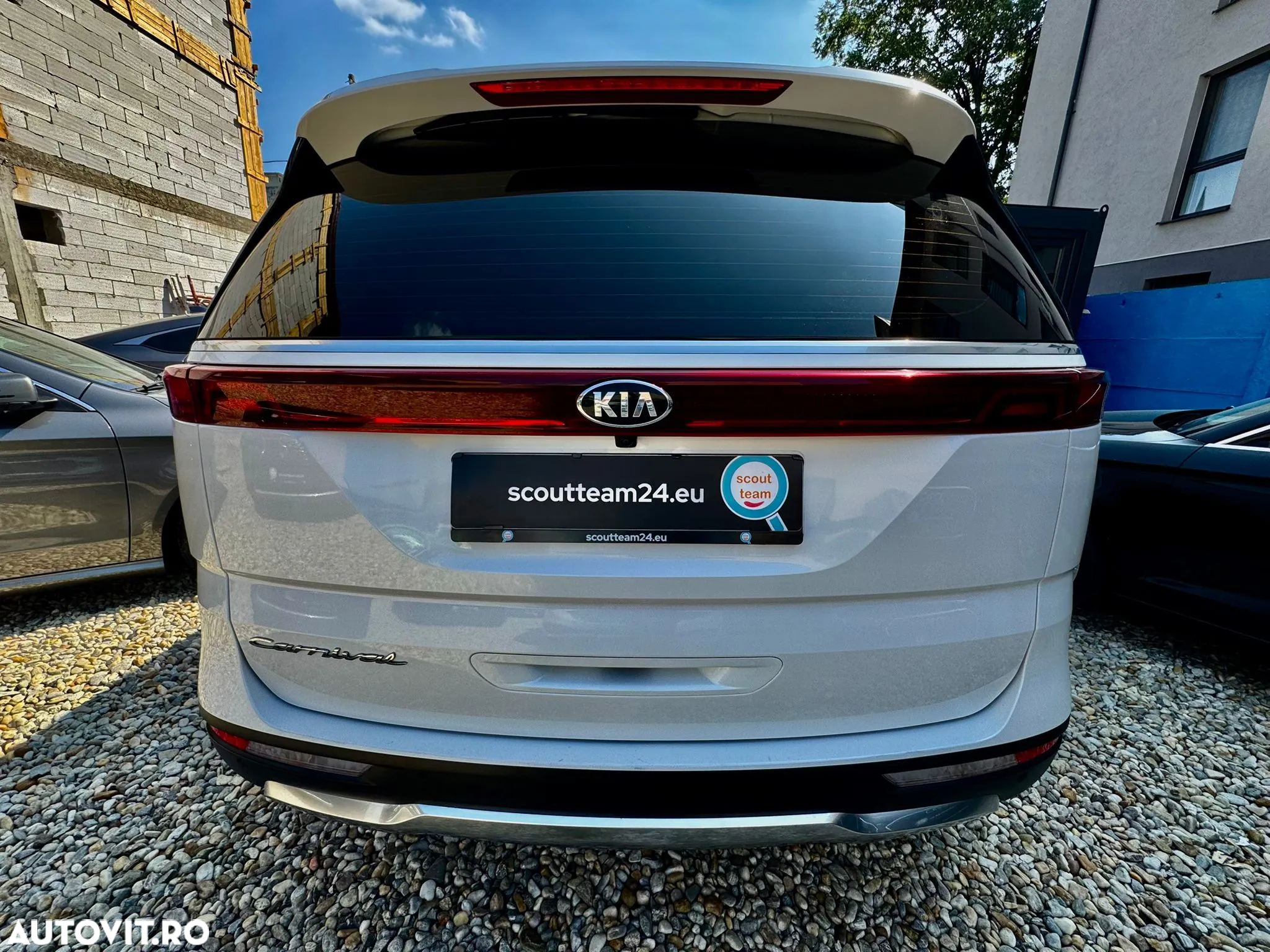 Kia Carnival - 14