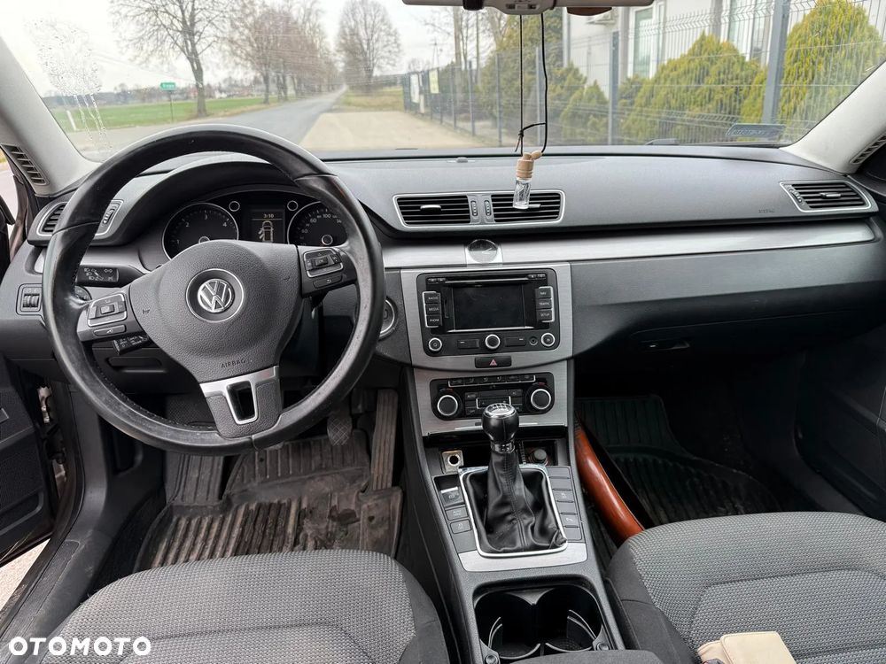 Volkswagen Passat - 11