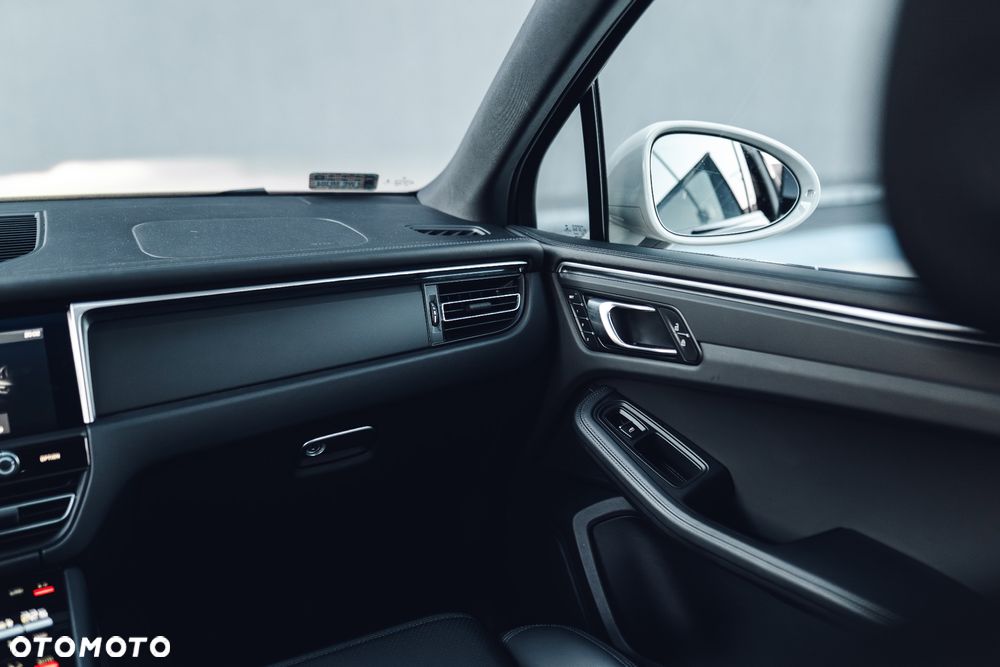 Porsche Macan Standard - 26