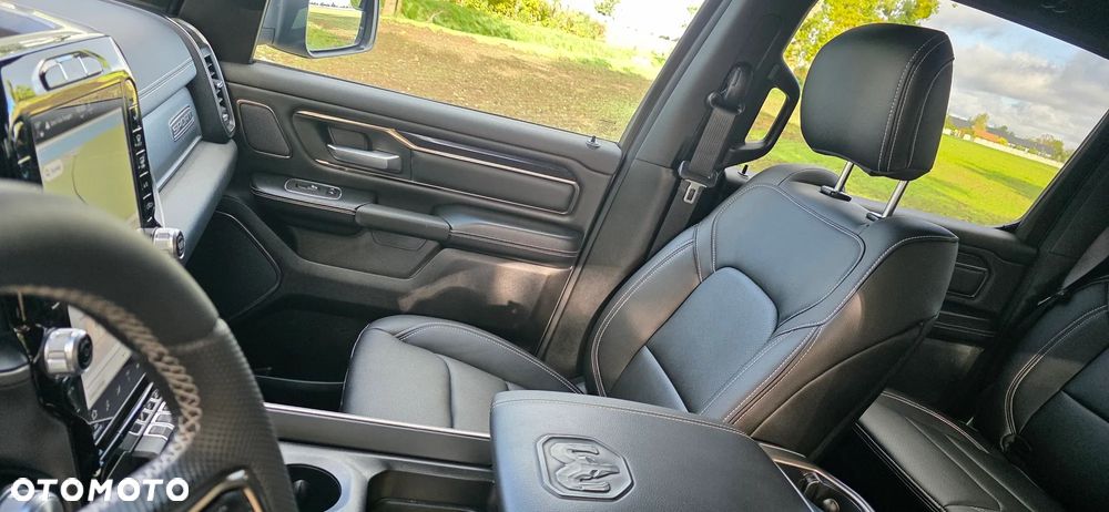 RAM 1500 5.7 Crew Cab Shortbed Laramie Black - 19