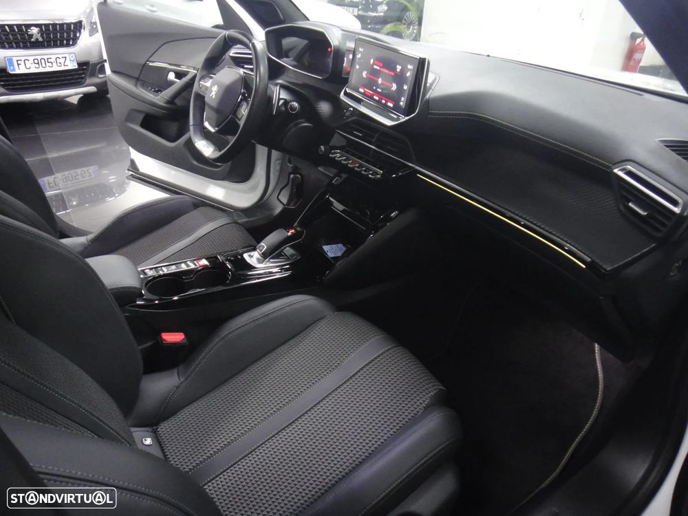 Peugeot 2008 PureTech 130 EAT8 GT - 20