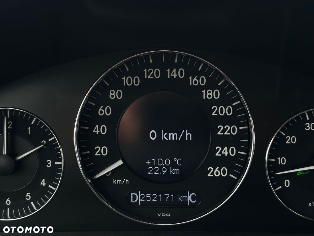 Mercedes-Benz Klasa E 350 4Matic Automatik Classic - 19