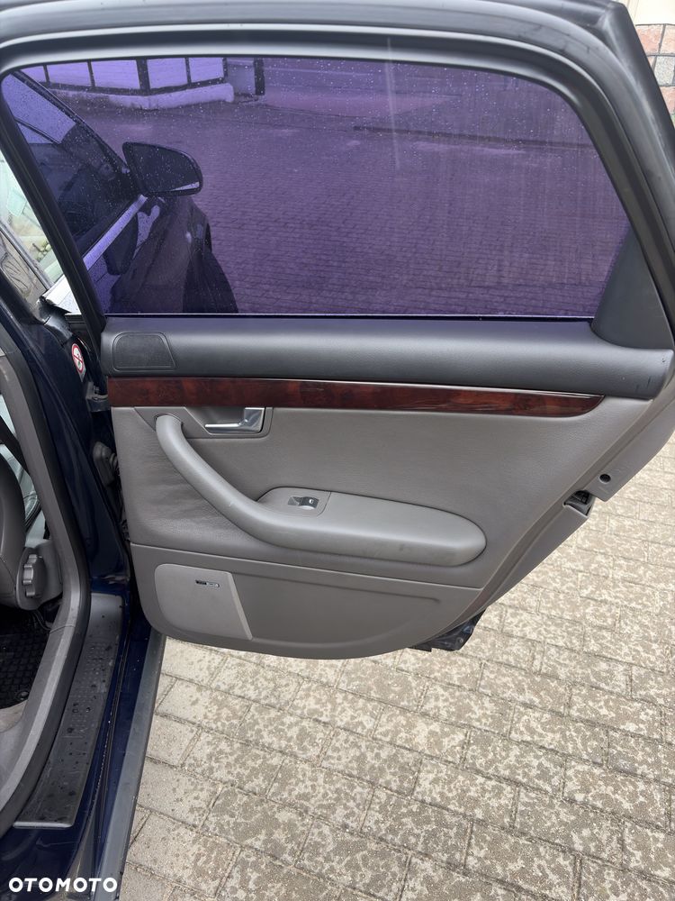 Audi A4 Limousine - 4