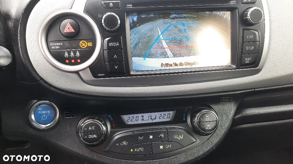 Toyota Yaris Hybrid 100 Dynamic - 13