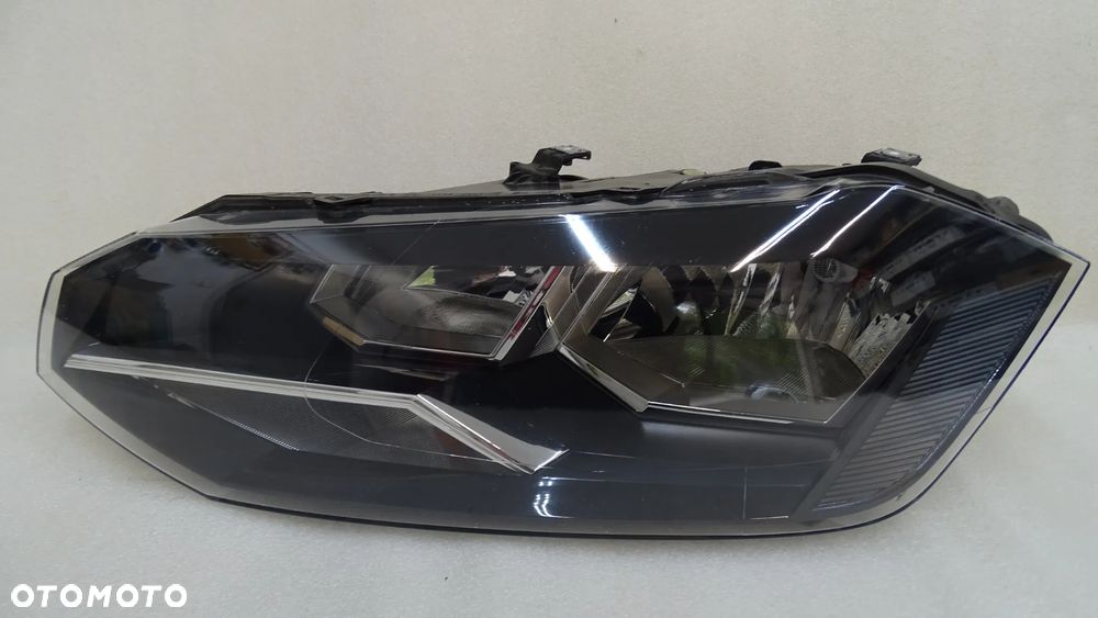 VW POLO 2G1 - lampa przednia lewa