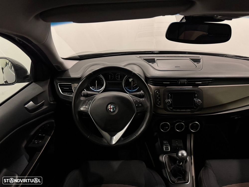 Alfa Romeo Giulietta 1.6 JTDM Distinctive - 8