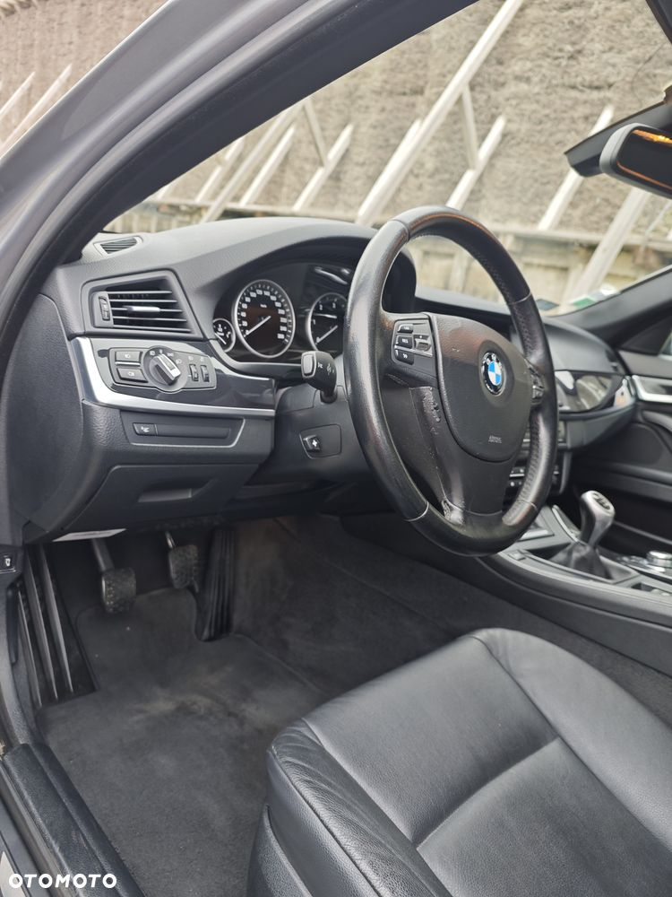 BMW Seria 5 525d - 9