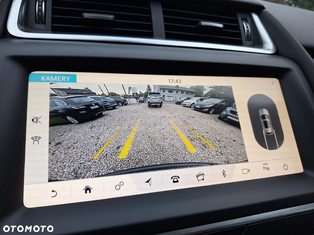 Jaguar E-Pace 2.0 i4D AWD R-Dynamic - 36