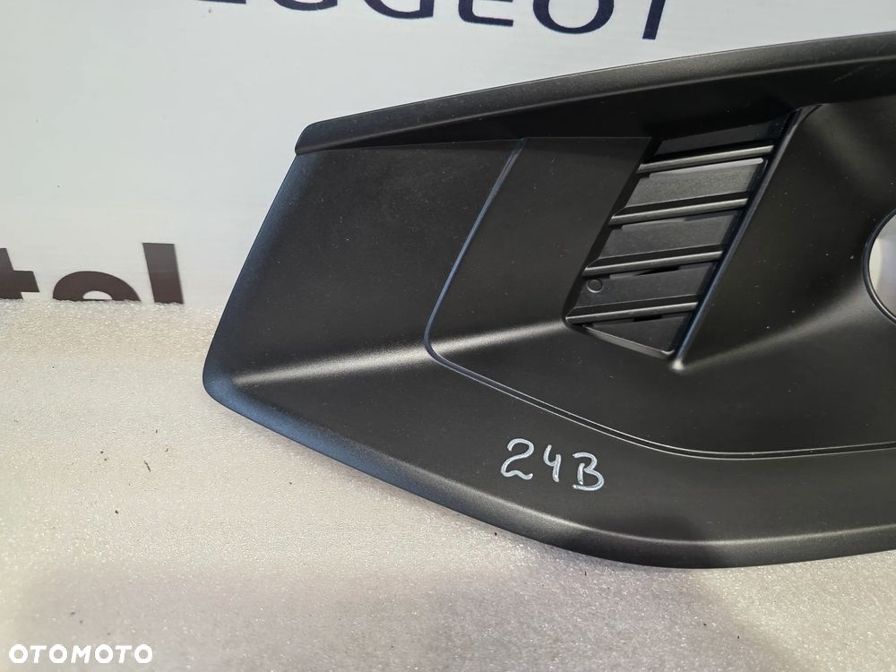AUDI A4 B9 LIFT 18- ZWYKŁA LEWA / PRAWA KRATKA BOCZNA ZDERZAKA PRZEDNIEGO PRZÓD NR 8W0807682AJ / 8W0807681AJ NR AUKCJI KB24 - 8
