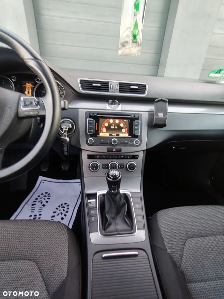 Volkswagen Passat - 14
