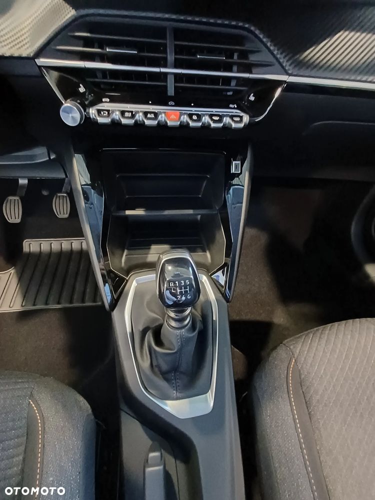 Peugeot 208 - 13