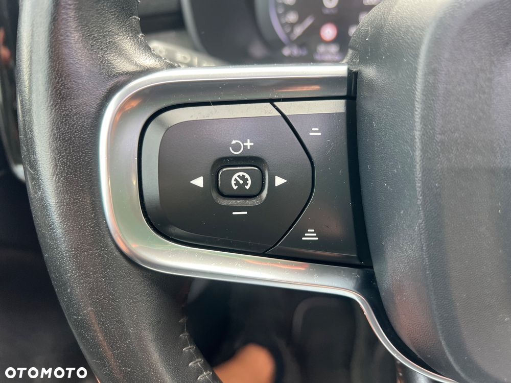 Volvo XC 40 D3 AWD Momentum Pro - 29