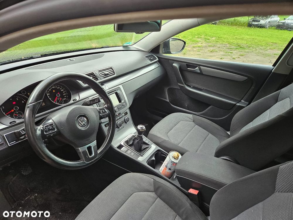 Volkswagen Passat - 2