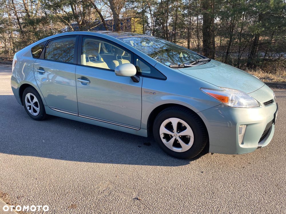 Toyota Prius (Hybrid) Executive - 3
