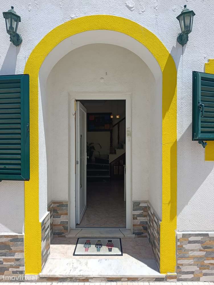 Mouradia Geminada em Lote 500mt , Sala.Coz.Quarto em Suite 25mts. 4WC. - Grande imagem: 4/33